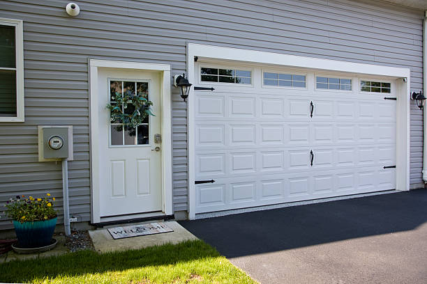 24/7 Emergency Garage Door Panel Replacement experts in Kayenta, AZ